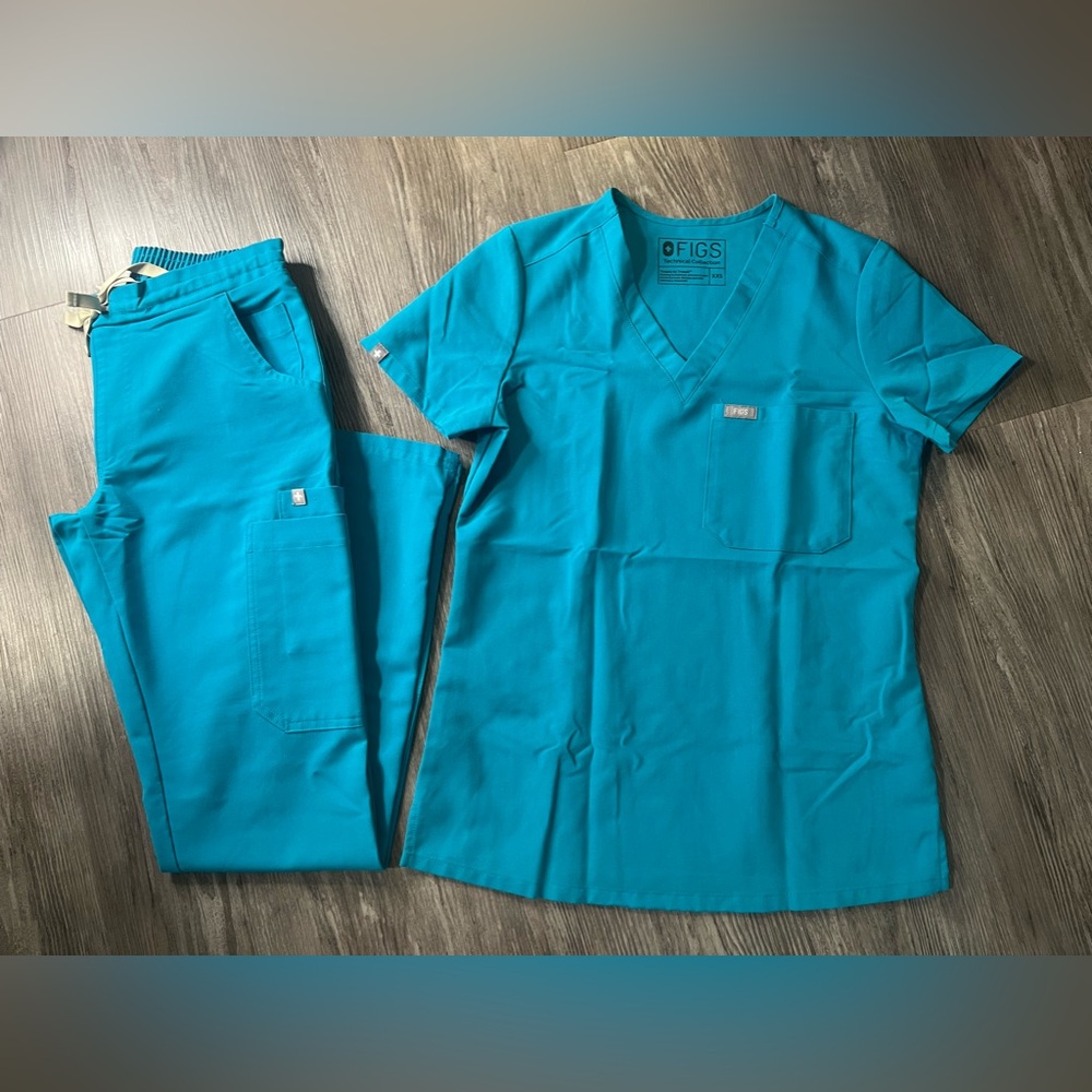 FIGS (Women’s) Matching Scrub Set